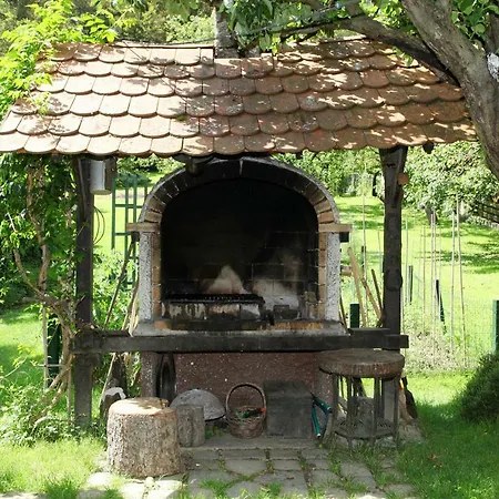 Apple Tree Apartment *